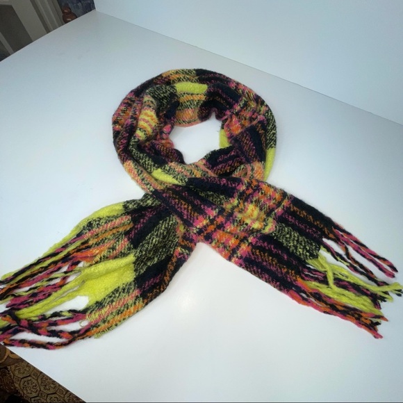 NEW Nordstrom Knit Green Plaid Scarf With Fringe - Picture 5 of 15